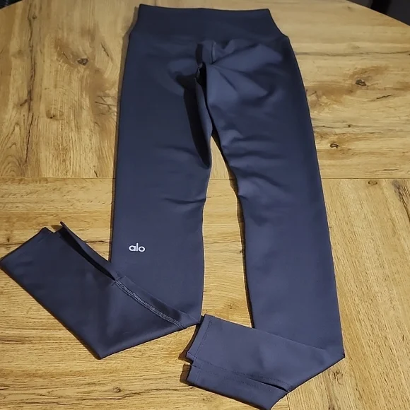 ALO Yoga Charcoal Leggings Size S - Picture 8 of 16
